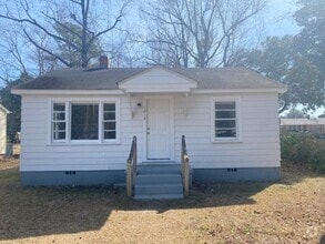 Building Photo - Cute and Cozy Rental