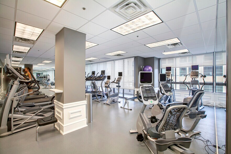 Building Photo - 700 Front St