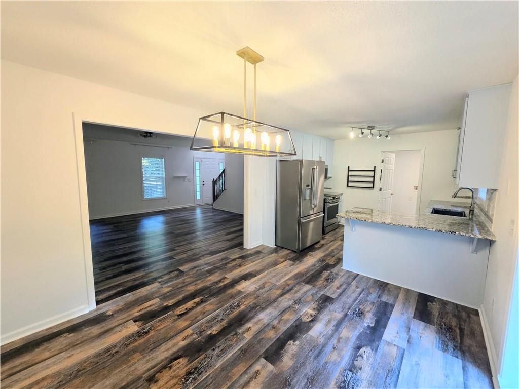 Building Photo - 3060 Glen Wallace Dr