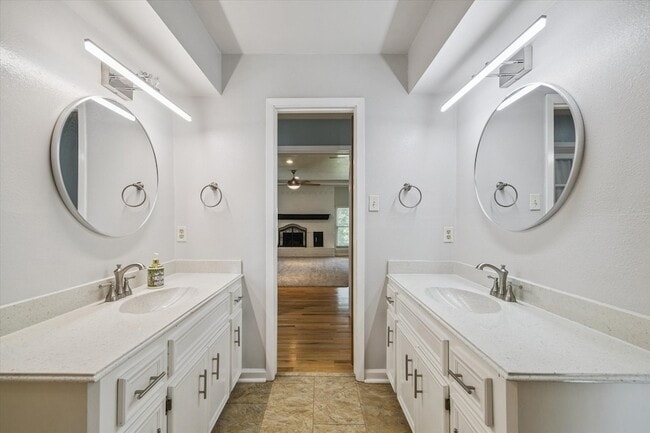 Building Photo - 1711 Chestnut Ridge Rd