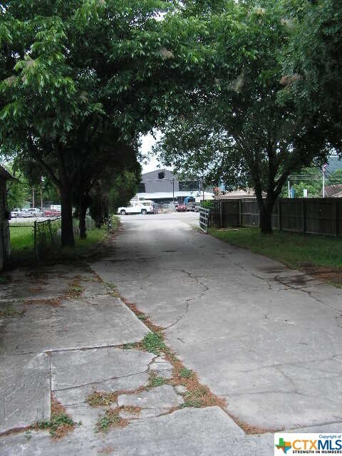 Building Photo - 1910 FM2673