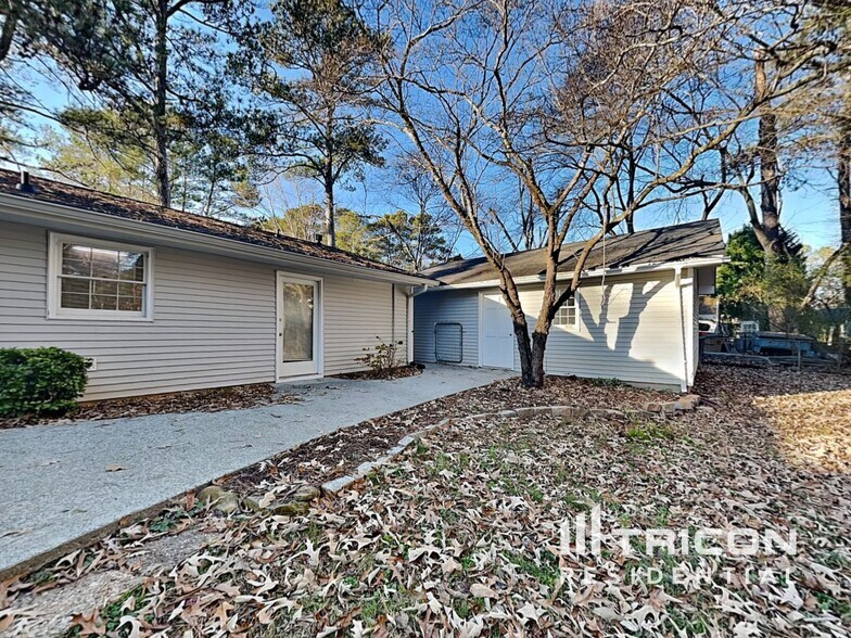 Building Photo - 188 Misty Hollow Way