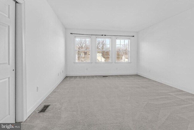 Building Photo - 63 Old Barn Dr