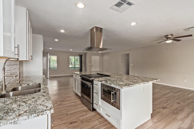 Building Photo - 4833 E Kathleen Rd