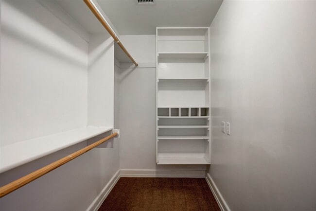Building Photo - Home and Office potential!