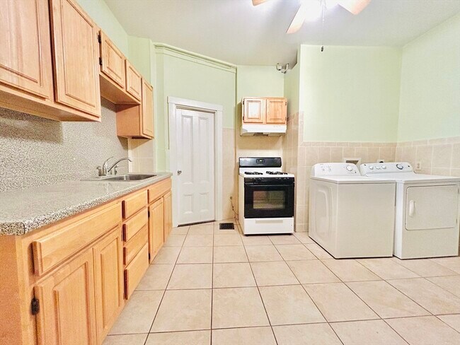 Building Photo - 13 Wyoming St