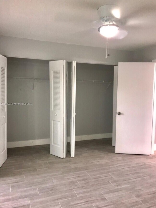 Building Photo - 17 Keswick A