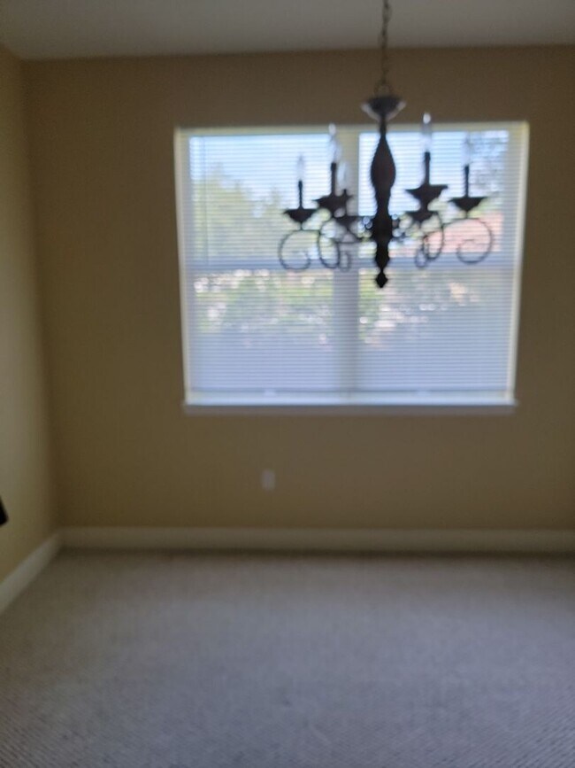 Building Photo - 3 Bedroom / 3 Bathroom - Tidelands