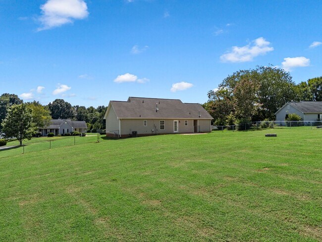 Building Photo - 402 McFall Ct