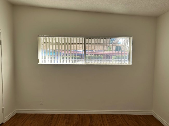 Building Photo - 5154 Santa Ana St