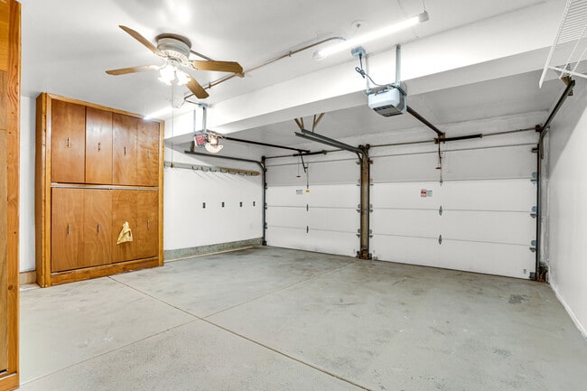 Building Photo - 133 White Branch Ct N