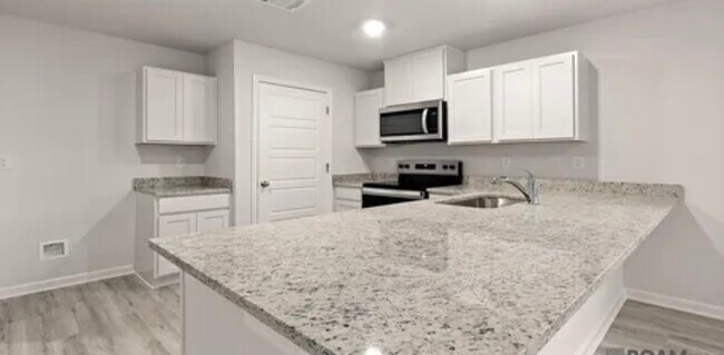 Building Photo - 35531 Forest Manor Avenue