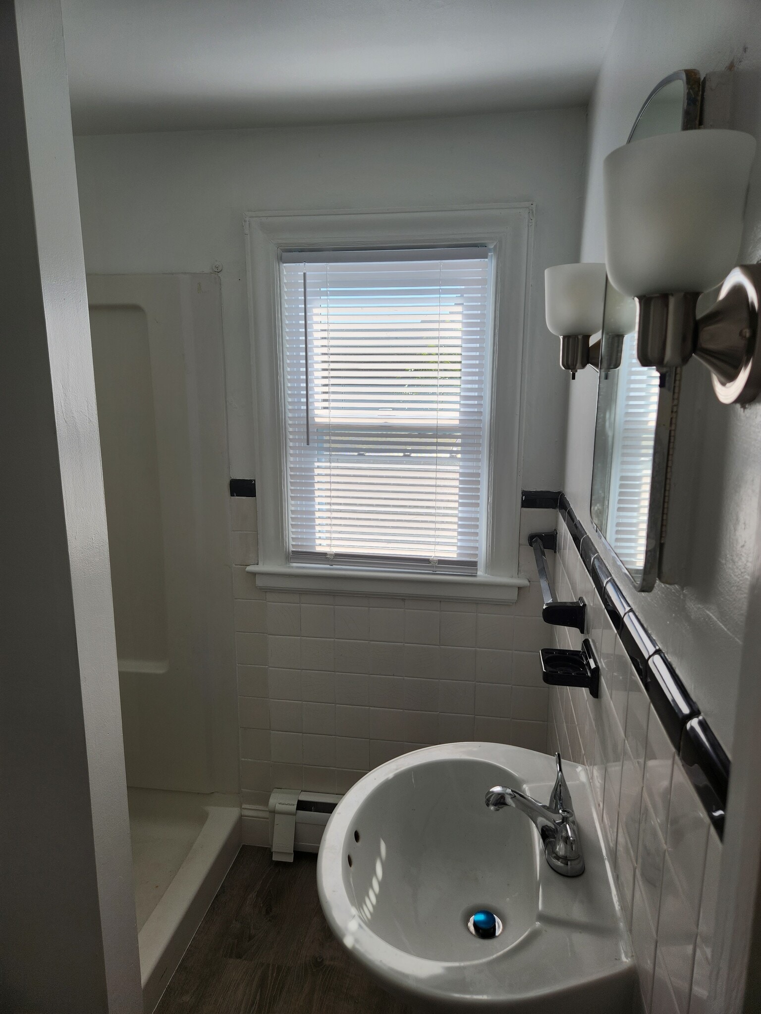 Building Photo - 189 Thames St