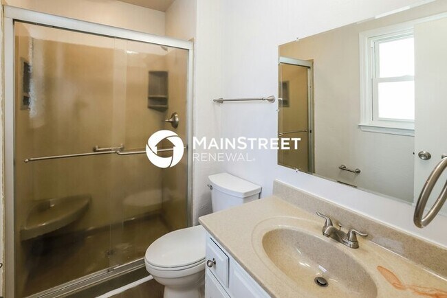 Building Photo - 3 Bedroom Pet-Friendly Home in KANSAS CITY, MO with Main Street Renewal