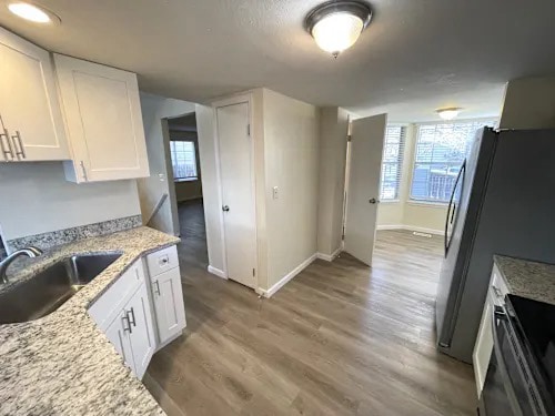 Building Photo - 6405 S Oak Way