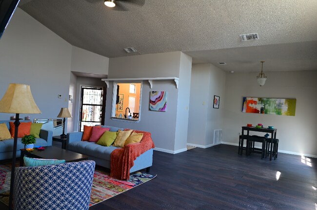Building Photo - 7011 Beech Trail Dr