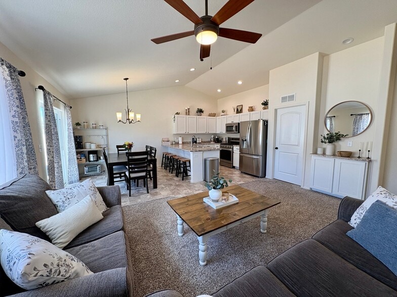 Building Photo - 916 Greenbrook Dr