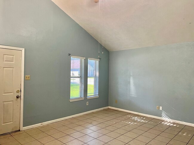 Building Photo - 2521 S Pearland Ave