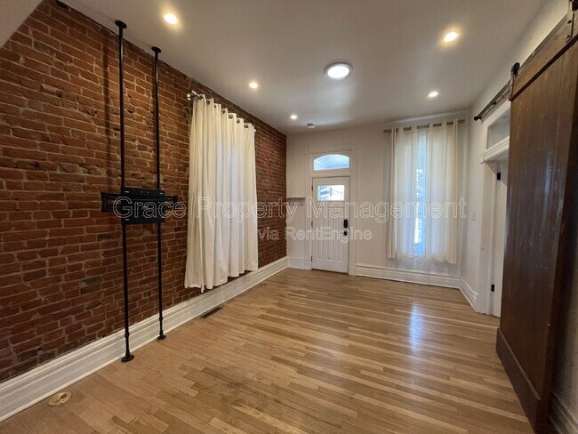 Building Photo - 220 Sherman St