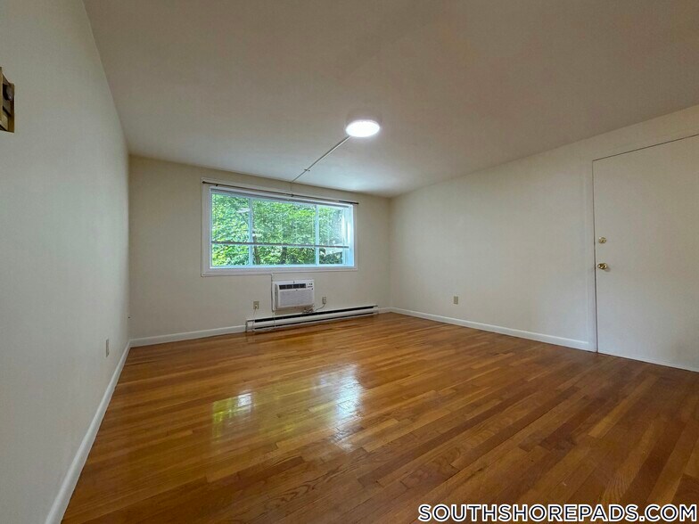 Building Photo - 255 Elm St