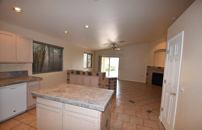 Building Photo - 3 Bedroom, 2 Bathroom Home with Amazing Views