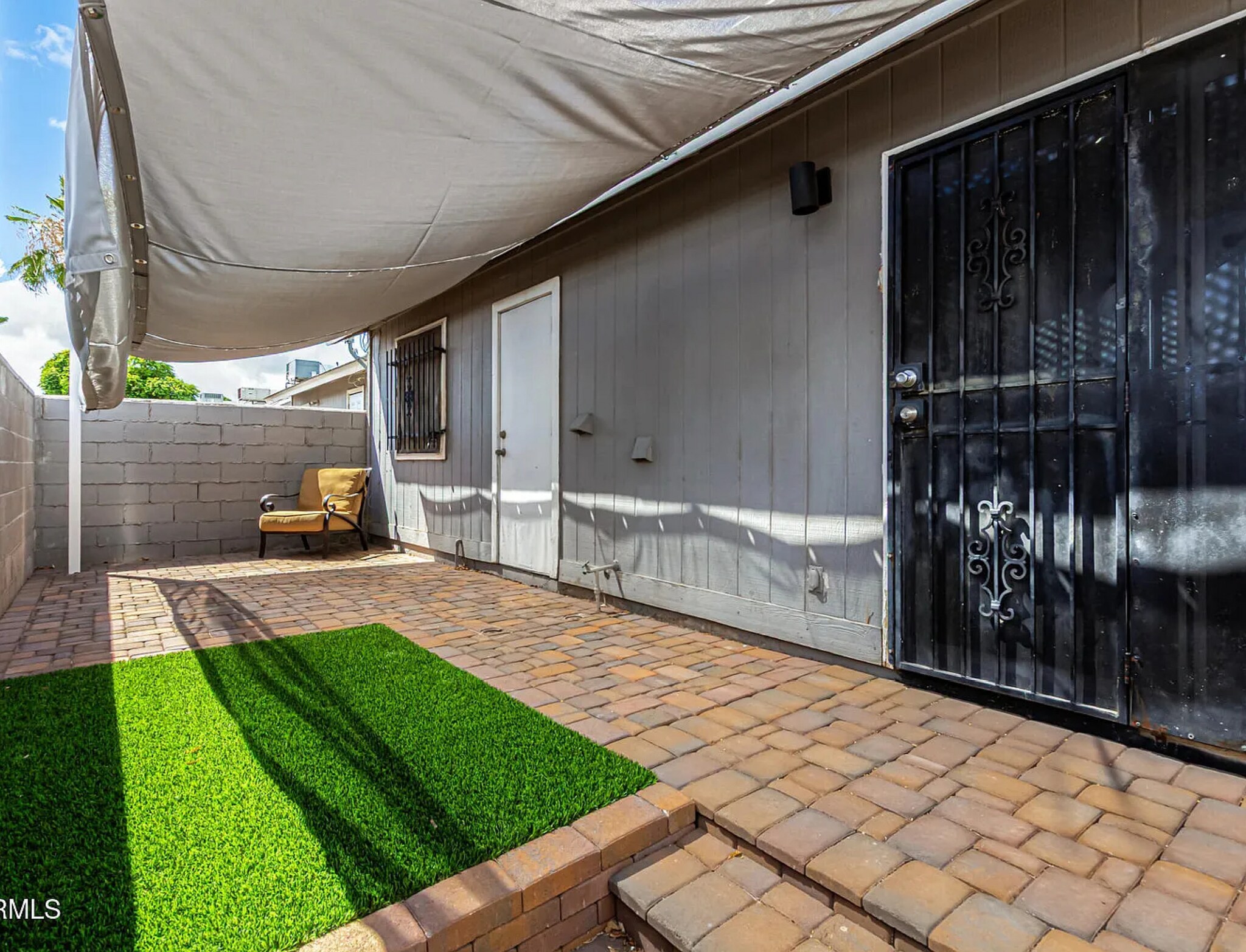 Building Photo - 5960 W Oregon Ave