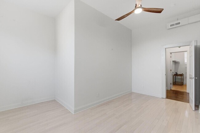 Building Photo - 500 Main St