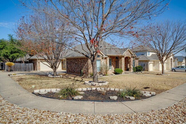 Building Photo - 2916 Alsatia Dr