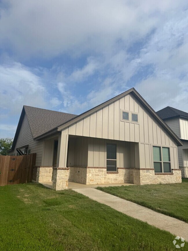 Building Photo - COMING SOON!!! Godley ISD - GREAT LOCATION