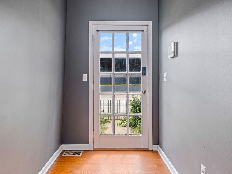 Building Photo - 1449 Mellwood Ave