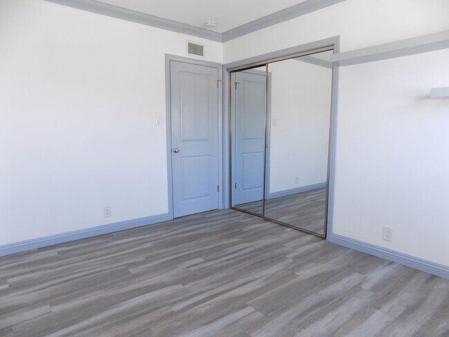 Building Photo - 108 S Ellery Dr