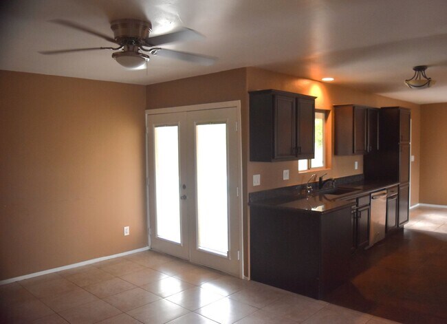 Building Photo - Awesome 5 Bed 2 Bath Home at ASU