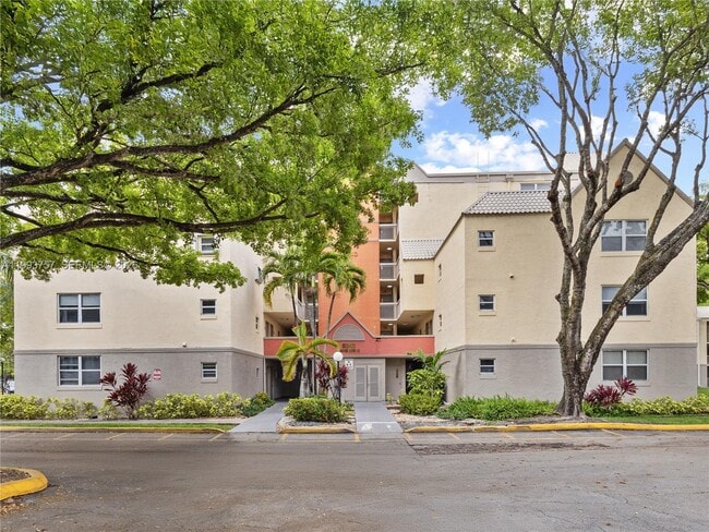 Building Photo - 8343 Lake Dr