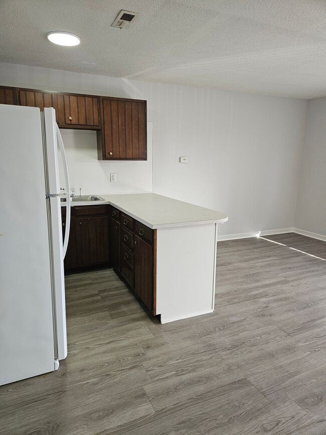 Building Photo - 1 bedroom 1 bathroom