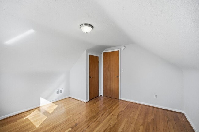 Building Photo - DELHI - Charming Brick Cape Cod 3-4 bed 1.5 bath.