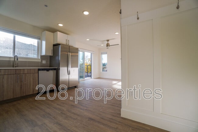 Building Photo - 4633 N Iota Ln