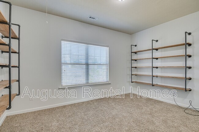 Building Photo - 633 Colston Ave