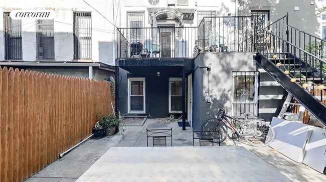 Building Photo - 438 Lewis Ave
