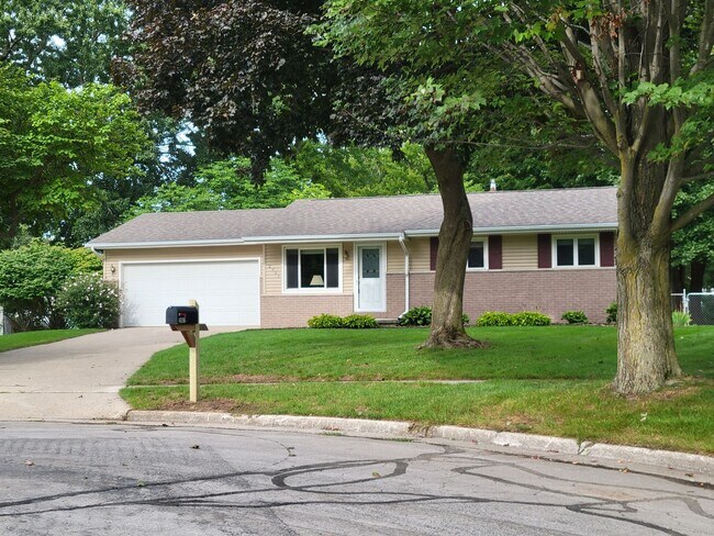 Building Photo - 2901 Darby Ct