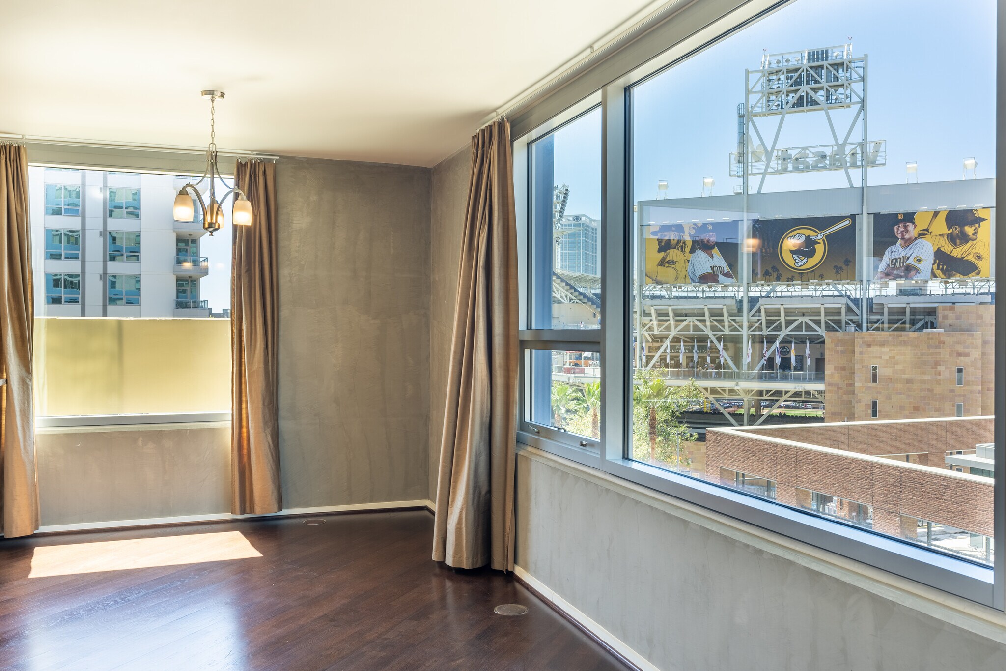 Building Photo - 321 10th Ave