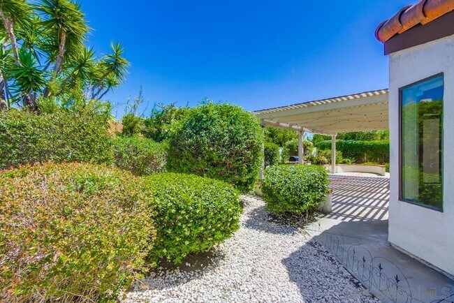 Building Photo - 11742 Avenida Sivrita