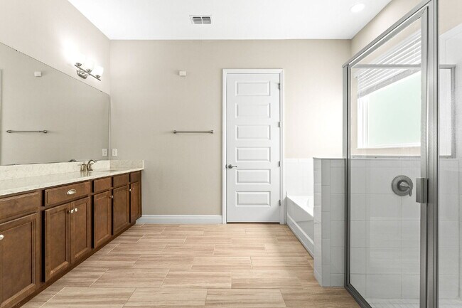Building Photo - Spacious 4-Bedroom Home with 3 Full Baths ...