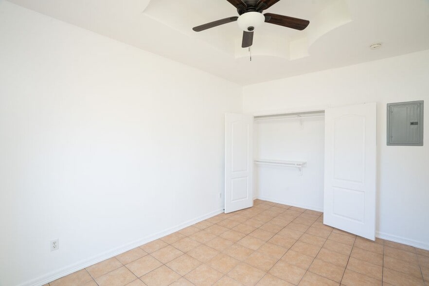 Building Photo - 604 Buena Vista Dr