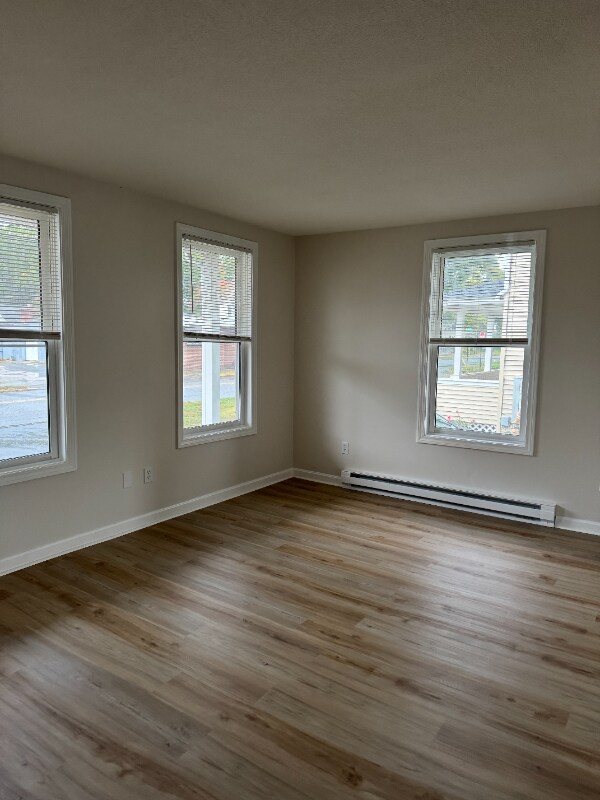 Building Photo - 337 Montcalm St