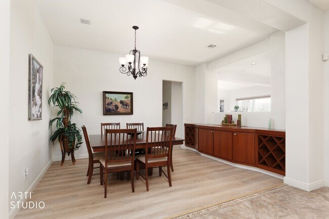 Building Photo - Beautiful home located in the gated commun...