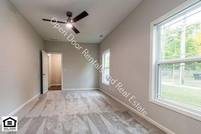 Building Photo - 307 Toledo St