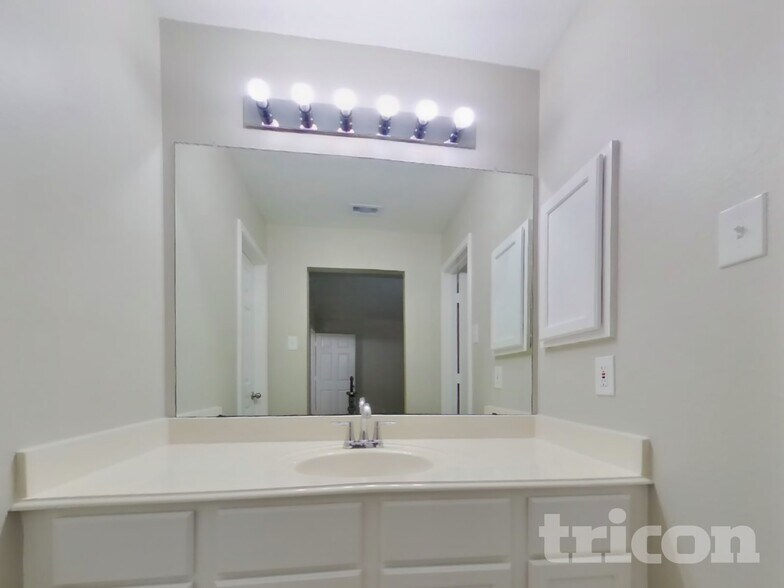 Building Photo - 3014 Rolling Fog Dr