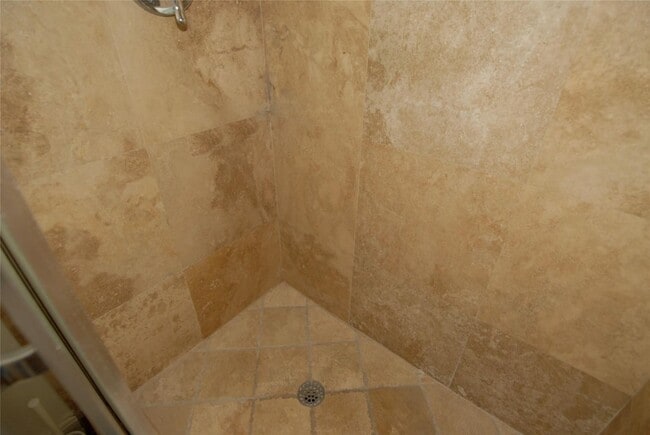 Building Photo - 21 NE 57th Ct