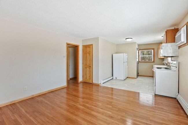 Building Photo - Updated 2 Bedroom with Hardwood Floors!