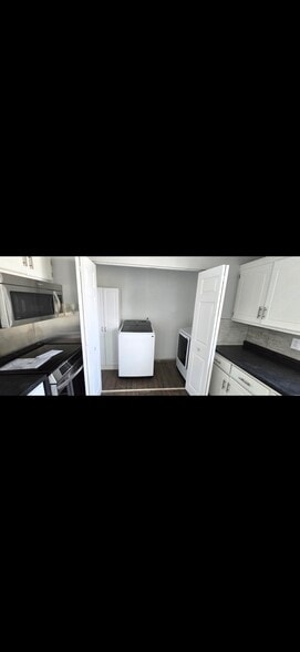 In unit laundry - 4664 Suffolk Rd